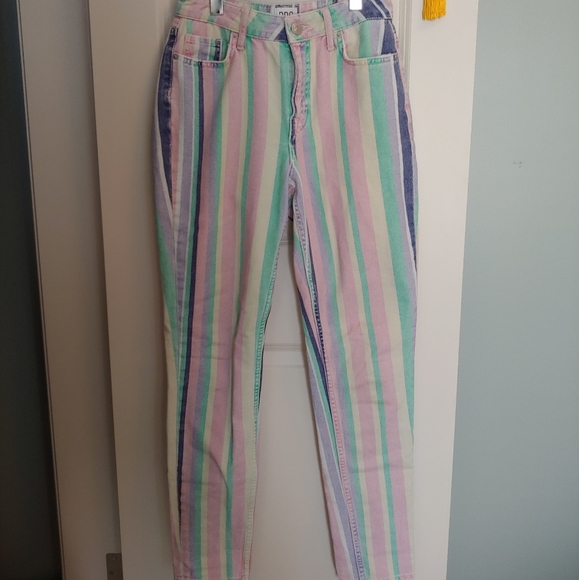 Urban Outfitters high waist mom jeans - Picture 1 of 3